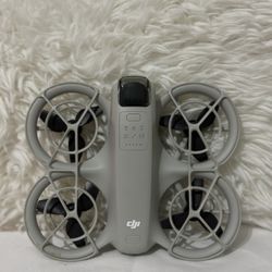 DJI Neo, Mini Drone with 4K UHD Camera for Adults, 135g Self Flying Drone that Follows You, Palm Takeoff, Subject Tracking, QuickShots, Stabilized Vid