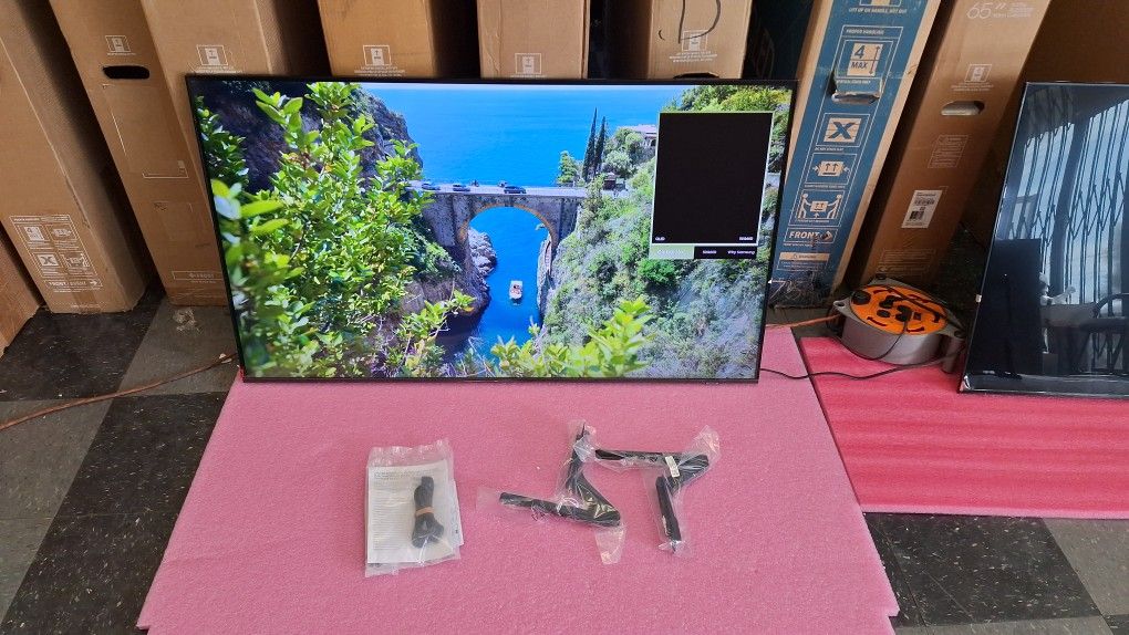 SAMSUNG 55"INCH QLED Q60D WHIT ALL ACCESSORIES INCLUDED OPEN BOX NEVER USED.