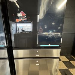 Samsung Bespoke 4-Door French w/ Family Hub in Black Glass & Stainless Steel - Full Size