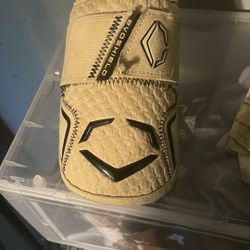 EvoShield Elbow Guard (Great Condition) 30$