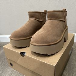 <NIB> UGG Women's Classic Ultra Mini New Heights Fashion Boot Size: 9