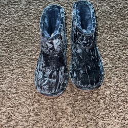 Sued Uggs Size 13.5 Kids 