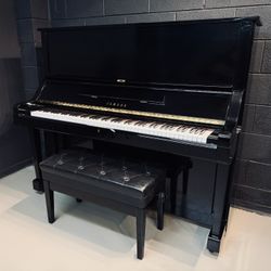 Yamaha Model UX 52" Upright | Ebony Gloss, Like-New