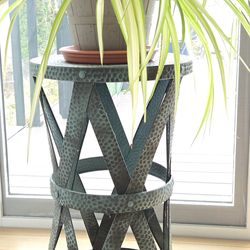 Metal plant stand