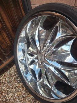 Lexani 22 inch Chrome rims.