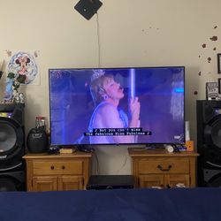 Element Smart Tv Roku 65” With Stereo Speakers Surround Sounds 