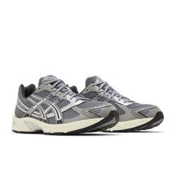 acics , size 9