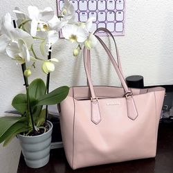 QUALITY LEATHER MICHEAL KORS PURSE 60$