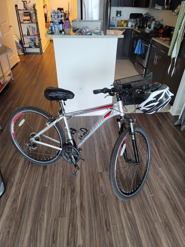 Schwinn 700c Male Connection Bike With Helmet, Seat Cushing, Basket, And Phone Holder