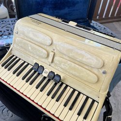     Soprani Ampliphonic Accordion