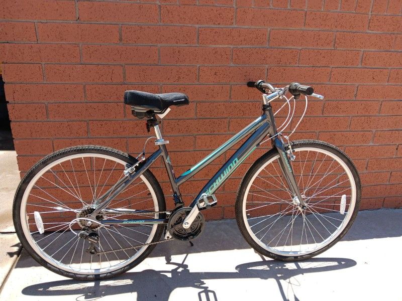 Schwinn Pathway Women s Bike for Sale in Mesa AZ OfferUp