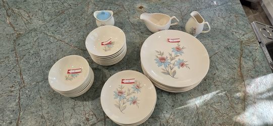 Set of 34 Pieces Vintage Steubenville Pottery Co USA Fairlane  Dinner Plates