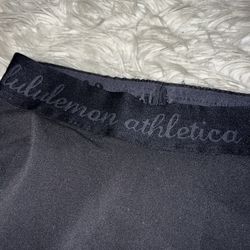 RARE Lululemon Black Capri Sz 6/sm 