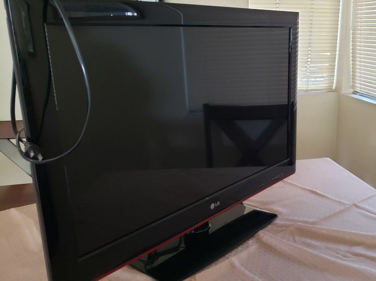 LG- 32" Inch 📺 TV