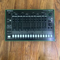Roland TR-8