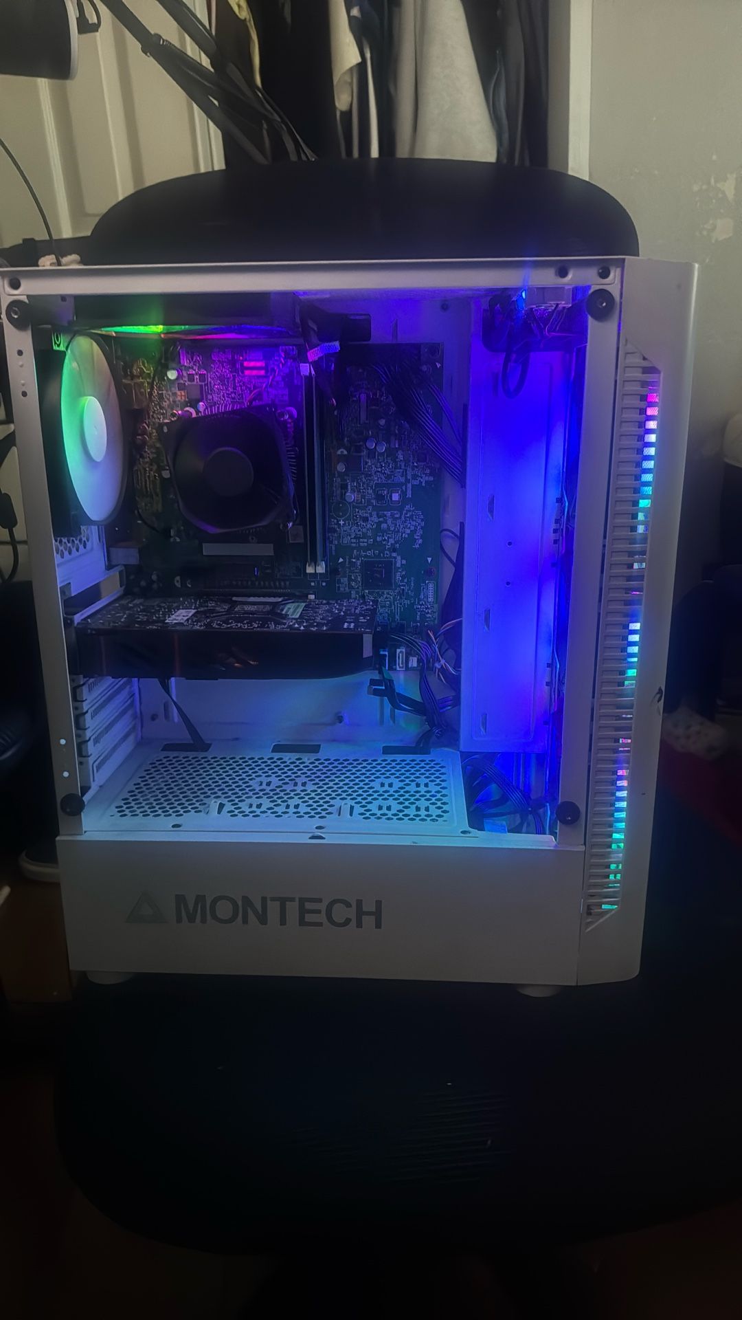 Gaming Pc (FOR PARTS IF NEEEDED)