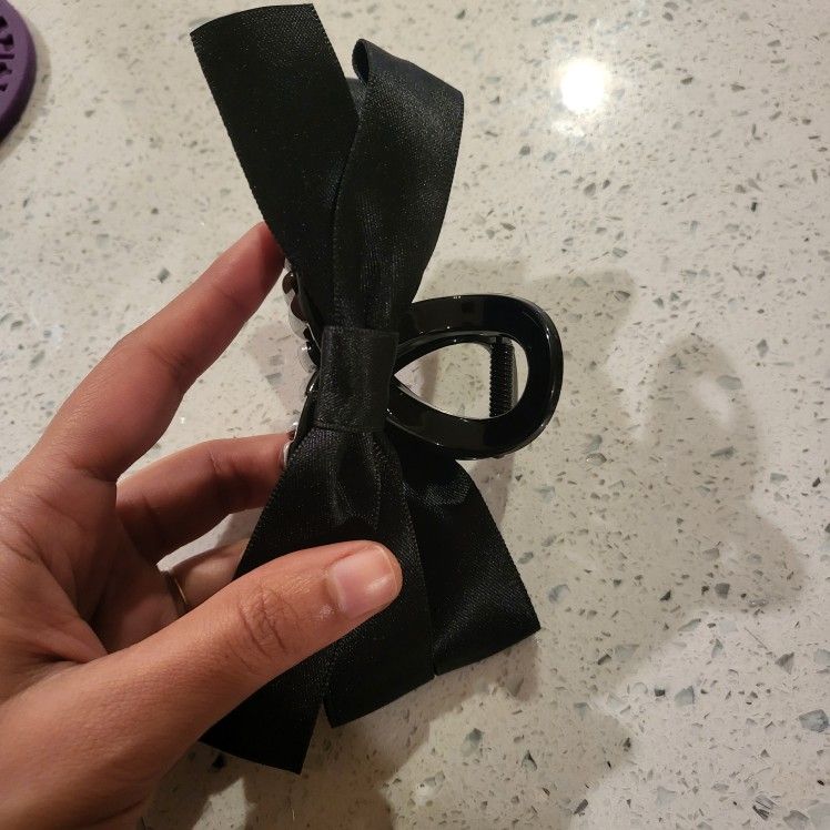 Black Clip With Ribbon (Large)