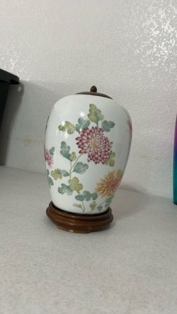 BEAUTIFUL VasePottery Floral and Wood Home Decor Vintage