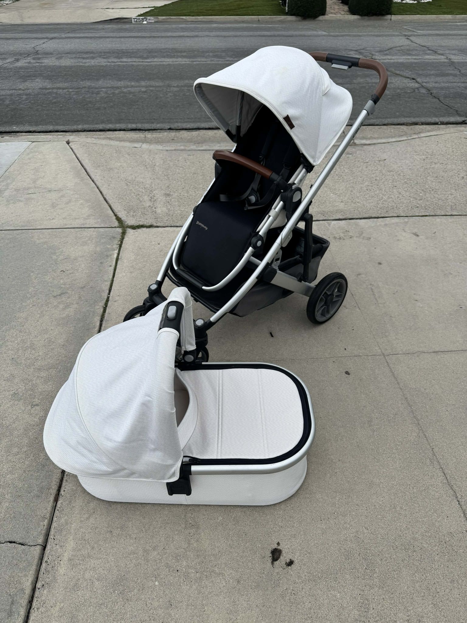 Uppababy Cruz V2 White And Uppa Baby Mesa V2 Car Seat