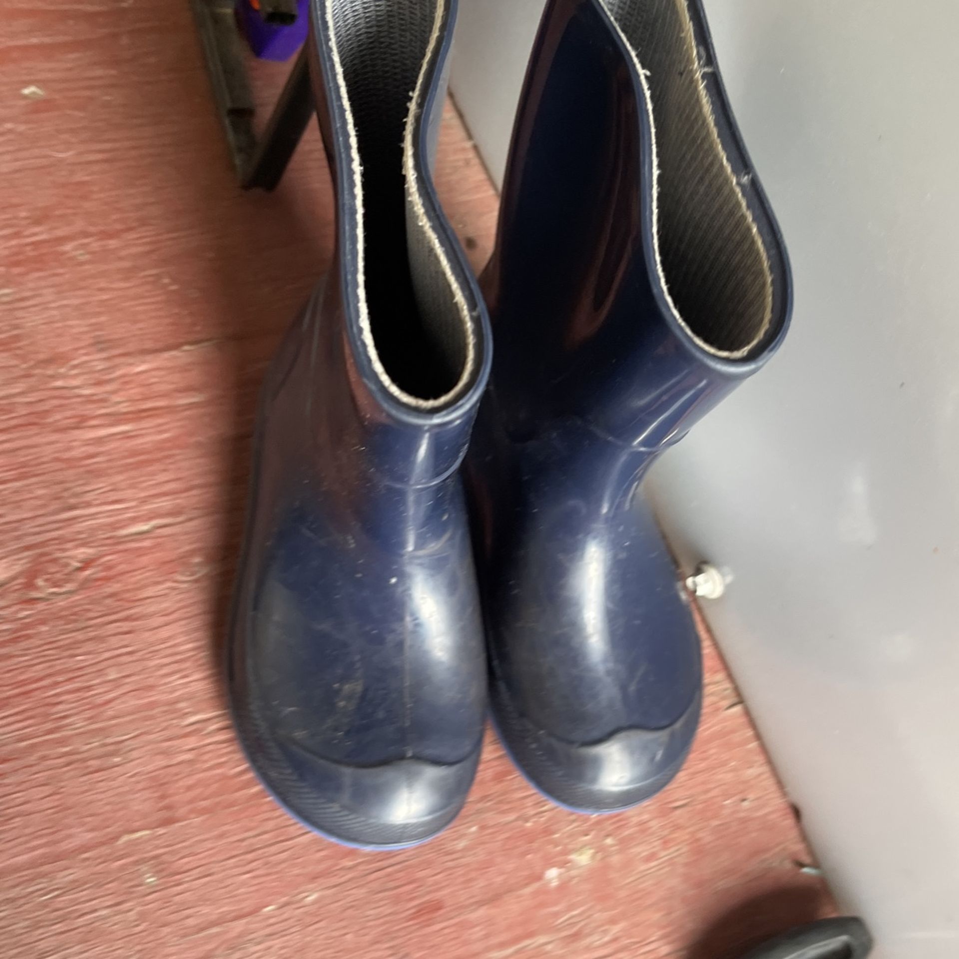 Kids Rain Boots Size 7-8