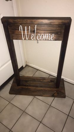 Farmhouse style Welcome sign w/ flower holder