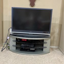 Sony Wega 3LCD TV with Stand With a Roku 