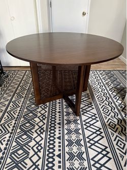 Farmhouse round Table