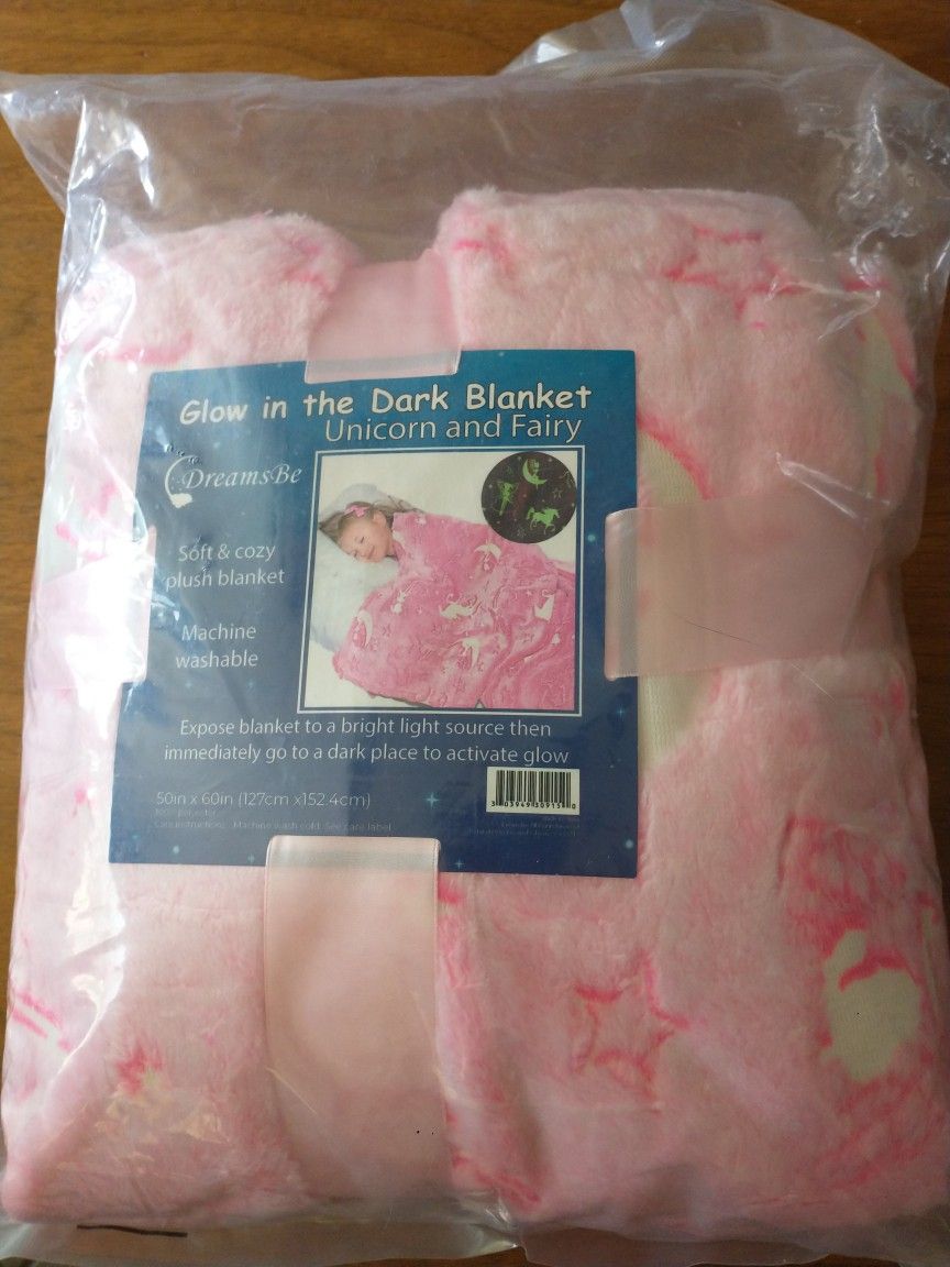 Pink unicorn & fairy glow in the dark blanket 50" x60"*new*