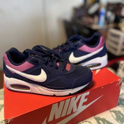 Nike Air Max Size 7