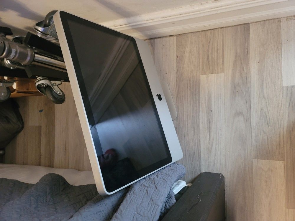 Apple IMac 24" Used Desktop 4 Ram Selling Cheap Wirking Perfect As/ Is