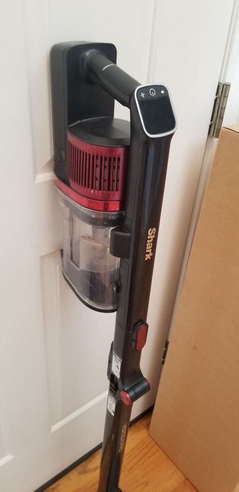NEW cond CORDLESS SHARK VACUUM WITH AMAZING POWER SUCTION. , WORKS EXCELLENT   , IN THE BOX 