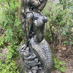 Message me for prices💥Beautiful Solid ☄️strong stone fibers statuary. ‼️Perfect for outdoor and indoor decor. Makes great gifts also. Great for Garde