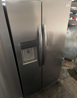 Frigidaire Gallery Side‑by‑Side Fridge – Stainless, Ice/Water Dispenser