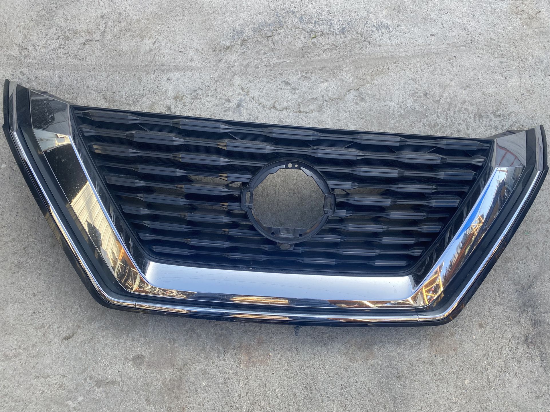 2021-2023 Nissan Rogue Grille