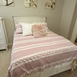 DEAL! Bedroom Set 3 Piece Cheese Dresser Queen Bed