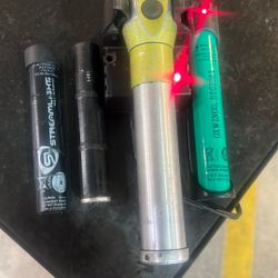 Stream light with full battery in a charger