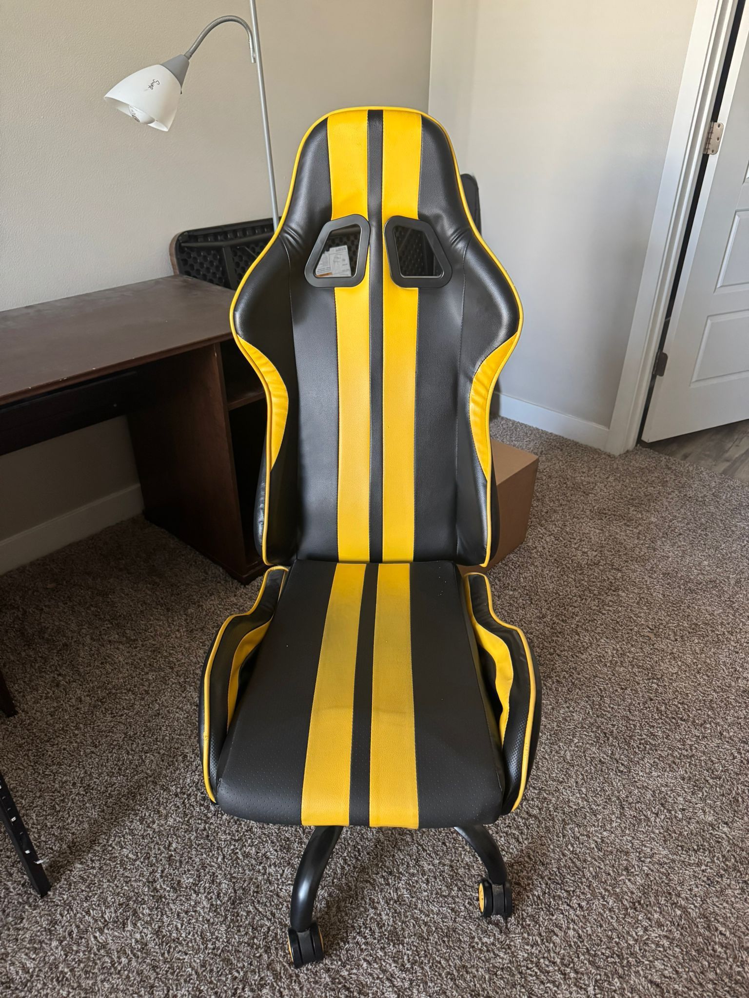 Gaming Chair (Free Table)
