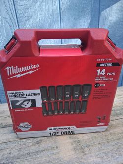 Milwaukee Shockwave 14-Piece 1/2" Drive Metric Impact Socket Kit