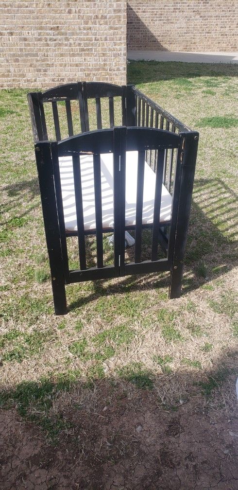 Light Weight Folding Baby Crib