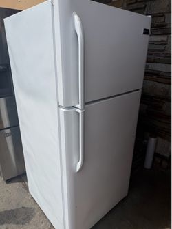 30” Frigidaire white top freezer excellent working condition