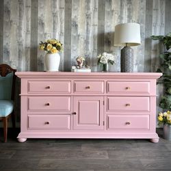 🌺 Newly Refinished Quality Broyhill Dresser/ Pink/ Details Below I Can Deliver 