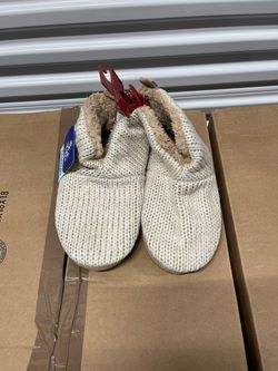 NEW Memory Foam Slippers Size Large 9-10 **10 available, $7 each**