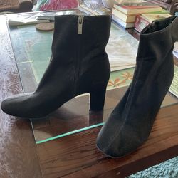 Marc Fisher Booties 8M leather sole. Previously loved 🥰