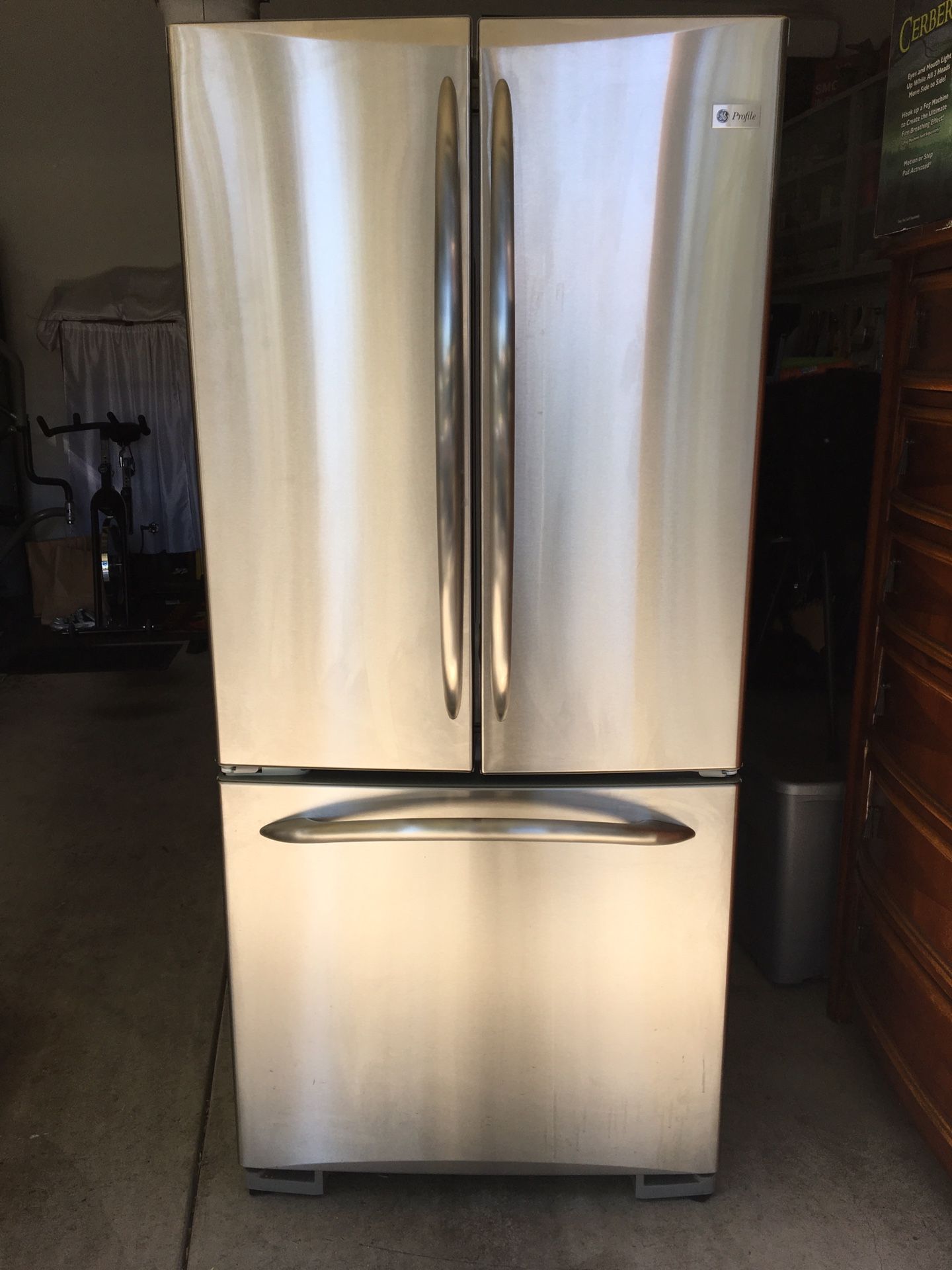 GE Stainless Steel Double Door Refrigerator Bottom Freezer w/ice maker