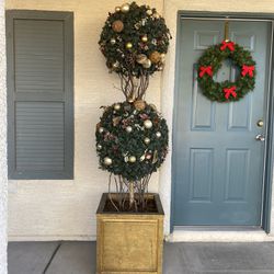 Lighted Topiary Tree