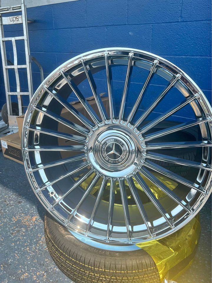 Mercedes-Benz OEM W223 S Class Silver & Black Multi-Spoke Wheel & Cap Set