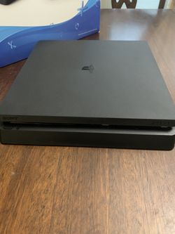 Ps4 slim 1tb with one controller and so many games