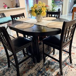 4 Chairs and Dining Table