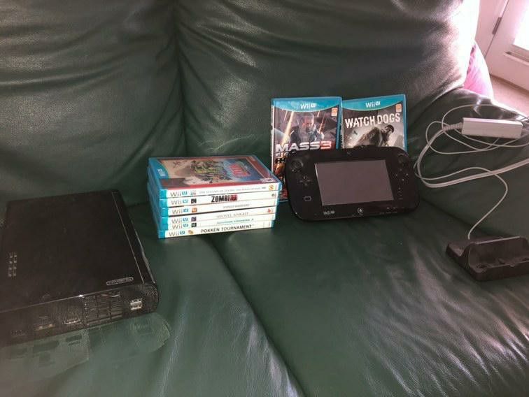 Nintendo Wii U Bundle With 9 games one downloaded to the Wii U and original box