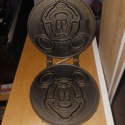 Mickey mouse waffle iron